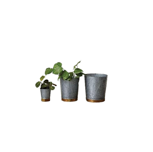 Maceta de flores de metal hecha a mano de diseño clásico de metal galvanizado para uso decorativo al aire libre en el hogar y el jardín - Product Image 1