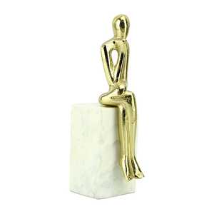 Sculpture d'oiseau abstraite en aluminium doré Jaffs Exports, 26 cm H x 23 cm L x 18 cm P, faite à la main, écologique, durable, moderne et contemporaine - Product Image 1