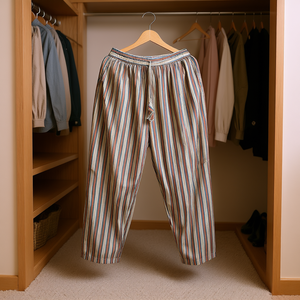 Pantalons en coton à vendre, cintres pour pantalons et jupes inclus - Product Image 3