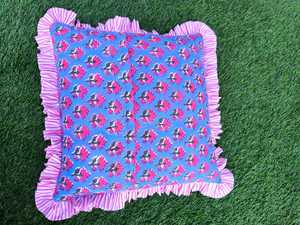 Housse de coussin en coton imprimé indien à volants, motif floral bohème, faite à la main, style bohème moderne - Product Image 2