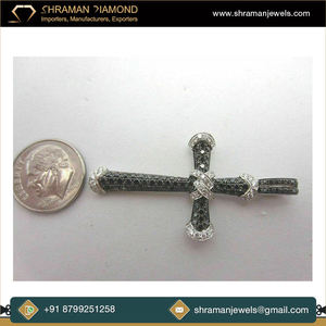 Pendentif Croix Sainte Glacée Plaqué Or 10K Diamant Noir Blanc Moissanite Taille Ronde Brillante Breloque Religieuse Chrétienne Unisexe - Product Image 6