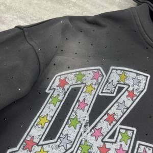 Sudadera con Capucha Personalizada de Última Moda, 100% Algodón, con Cierre, para Invierno, Estilo Urbano, con Pedrería, Sudadera de Alta Calidad para Hombre - Product Image 3