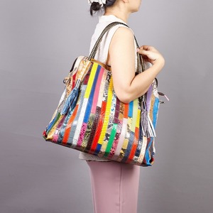 กระเป๋าถือหนังหลากสี Ando สำหรับผู้หญิง กระเป๋าสะพายลายทางแบบ Patchwork พร้อมหูหิ้วแบบถัก - Product Image 3