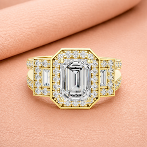 Anillo de Compromiso con Diamante Cultivado en Laboratorio, Corte Esmeralda, Certificado IGI, Claridad VVS1-VVS2, Chapado en Rodio, Oro Amarillo, Halo Vintage - Product Image 1