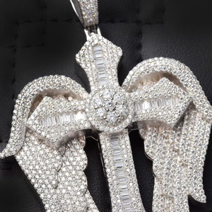 Collar con colgante de cruz de alas de ángel de moissanita, plata brillante, joyería de fe con incrustaciones de circonitas, regalo de lujo estilo hip hop para hombre - Product Image 3