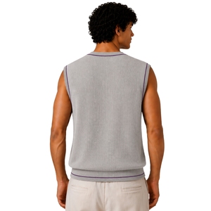 Gilet pull sans manches en tricot gris clair avec contraste lavande pour homme, col en V, personnalisable avec logo, en laine et acrylique, fabrication OEM sur mesure - Product Image 2