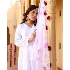 Angrakha blanc peint à la main avec dupatta, taille XS, en rayonne, broderie exquise, style décontracté, Inde Pakistan - Product Image 6