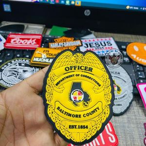 Badges personnalisés en PVC 3D en gros, badges classiques en caoutchouc souple avec logo, imperméables, à coudre, sérigraphiés, badges personnalisés - Product Image 4