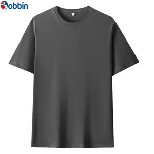 เสื้อยืดคอกลมแขนสั้นผ้าไหม/ผ้าฝ้ายสำหรับผู้ชายไซส์ใหญ่ ดีไซน์ใหม่ขายดี สวมใส่สบาย ระบายอากาศได้ดี แห้งเร็ว พร้อมโลโก้ด้านหน้า - Product Image 3