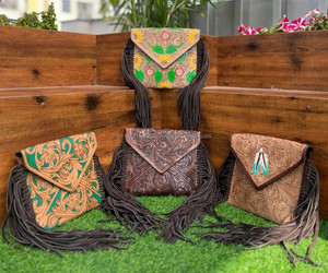 Nouvel arrivage de sacs à bandoulière à franges en cuir repoussé vert de style occidental sacs à main compacts de haute qualité pour femmes en vente - Product Image 4