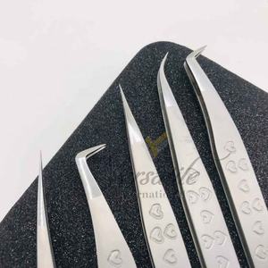 Pince à épiler professionnelle en acier inoxydable avec poignée en forme de cœur avec logo personnalisé, pointe pointue, pince à cils durable, vente en gros - Product Image 4