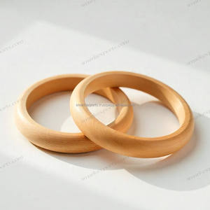 Bracelet en bois de hêtre écologique fait à la main pour femmes, finition lisse, léger et confortable, pour un usage quotidien décontracté - Product Image 4