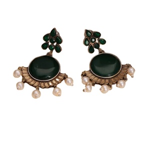 Pendientes de Doble Tono ARTS JEWELS con Forma de Campana de Latón Antiguo, Engaste de Bisel con Zirconia Corte Pera, Perla de Imitación, Estilo Étnico Clásico - Product Image 1