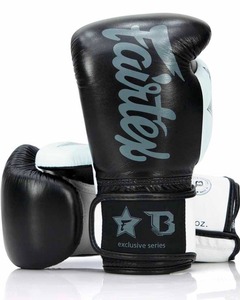 ถุงมือชกมวยไทย Fairtex หนังแท้สั่งทำพิเศษ ยอดขายดีที่สุด พร้อมที่จับมือสำหรับซานด้า คิกบ็อกซิ่ง MMA ต่อสู้ ปิดด้วยสายรัดแบบ Hook Loop - Product Image 1