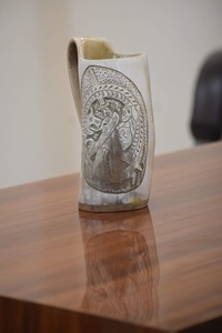 Jarra de Cerveza Vikinga Grabada Personalizada OEM, Taza Rústica Natural para Beber Cerveza, Pedido al por Mayor - Product Image 6