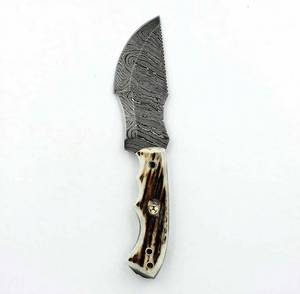 Herramienta multiusos de acero damasco con patrón retorcido hecho a mano y mango de asta de ciervo - Product Image 4