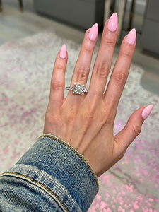 Anillo de compromiso con banda pavé de diamantes cultivados en laboratorio, corte princesa, 6 quilates, certificado IGI - Product Image 5