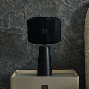 Lanterne en obsidienne, lampe de table en métal avec abat-jour en verre côtelé fumé, finition noire mate, éclairage d'ambiance design - Product Image 5