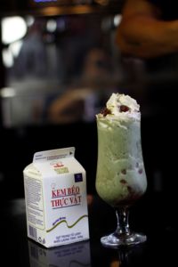ครีมเทียมฮาลาลคุณภาพสูง รสชาติอร่อยหวาน สำหรับขายส่ง ใช้ในเบเกอรี่ กาแฟ และชานม 1 กก. รับผลิตแบบ OEM/ODM - Product Image 3