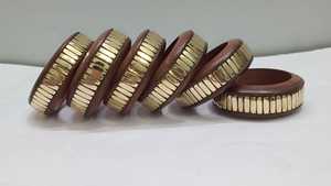 Bracelet en bois de luxe à prix de gros avec gravure artisanale en laiton, bijoux de soirée fabriqués en Inde - Cadeau le plus vendu - Product Image 1