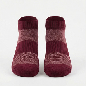 Chaussettes de sport décontractées pour hommes, blanches, tricotées, couleur unie, personnalisables, faible MOQ, conception gratuite, hiver, respirantes, avec logo sur le revers - Product Image 1