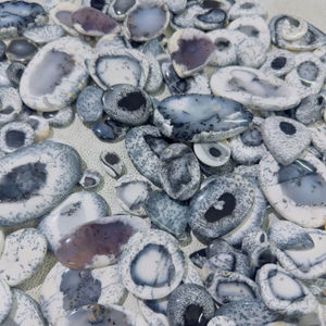 Agate Dendrite Naturelle Blanche, Pierres Précieuses en Vrac Lisses, Forme Cabochon Mixte, 5kg, Taille Libre, Pour Fabrication de Bijoux, Vente en Gros, RUBY GEMS - Product Image 1