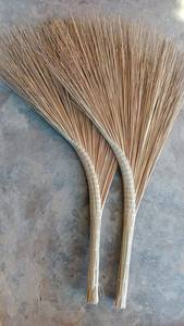 Balai en herbe naturelle fait main 2026 le plus vendu – Écologique, léger, avec manche en plastique pour le nettoyage domestique et extérieur - Product Image 3