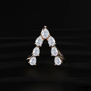 Nouvelle conception, bague de fiançailles de luxe en or 14 carats avec diamant en forme de poire de 1,5 carat, couleur V, certifiée IGI, pour femmes - Product Image 1