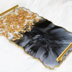 Bandeja de resina de mármol blanco y negro grande, hecha a mano, de lujo, minimalista y decorativa, con asas y detalles dorados. - Product Image 1