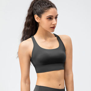 Ensemble de yoga sans couture personnalisé pour femmes : soutien-gorge de sport et short taille haute – Tenue de fitness respirante et extensible pour la course et l'entraînement - Product Image 6