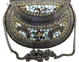 Pochette de soirée et sac à main de mariage, style européen et américain, pour fêtes et banquets, ornée de strass et de cristaux, unique, en résine de fer, motif anime, fait main - Product Image 3