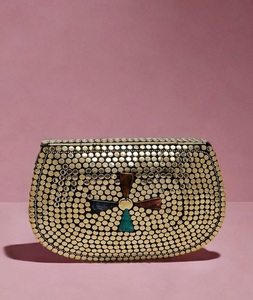 Pochette de mariée artisanale avec pierres Kundan et poignée en perles, sac à main ethnique de créateur pour mariage - Product Image 2