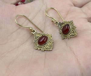 Boucles d'oreilles pendantes rondes en grenat plaqué or, faites à la main, avec pierres précieuses, vente en gros pour fêtes - Nouveauté très prisée - Product Image 5