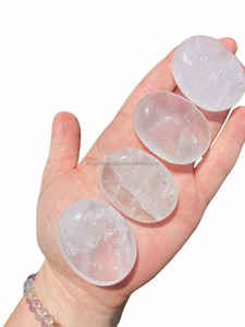 Vente en gros de pierres précieuses semi-précieuses sculptées en cristal de quartz naturel clair pour l'artisanat Feng Shui et Reiki poli par technique - Product Image 2