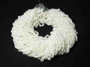 Cuentas de Piedra Lunar Blanca Natural en Forma de Virutas, Sueltas, de 4-5mm, Forma Irregular, para Fabricación de Joyería, Venta al por Mayor, Lakshya Enterprises - Product Image 1