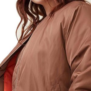 Vente en gros 2026 – Blouson matelassé élégant pour femme, personnalisé, tissé au crochet, imprimé, à bas prix, durable et respirant - Product Image 6