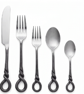Ensemble de couverts vintage en métal avec manche torsadé, couteau, fourchette, cuillère, compatible lave-vaisselle, finition mate, couleur argentée, pour ustensiles de cuisine - Product Image 1