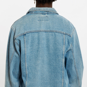 แจ็คเก็ตยีนส์ฤดูหนาวราคาดีที่สุดสำหรับผู้ชาย ออกแบบโลโก้ได้ตามต้องการ คุณภาพสูง สีพื้น สตรีทแวร์ สไตล์ใหม่ ผลิตแบบ OEM - Product Image 4