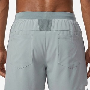 Short de sport gris moderne pour homme, séchage rapide, tissu performant, taille élastique, cordon de serrage noir, entraînement, gym, course à pied, léger, personnalisable - Product Image 6
