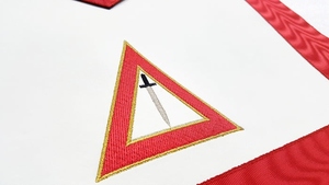 Delantal de Oficial del Capítulo del Arco Real, Bordado a Máquina en Rojo, Regalia Masónica, Delantal Ceremonial para Oficiales del Capítulo del Arco Real - Product Image 4