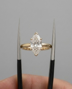 Anillo de Compromiso de Oro Amarillo Sólido de 14 Quilates con Diamante Cultivado en Laboratorio de Corte Marquesa de 2.50 Quilates con Certificación IGI - Regalo de Aniversario Solitario - Product Image 1