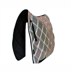 Ensemble de tapis de selle anglais matelassé holographique avec rouleaux en polaire et panneaux en maille - Product Image 5