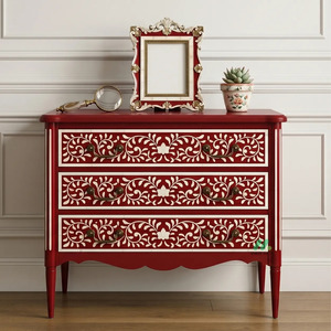 Commode à 3 tiroirs en bois rouge faite à la main avec incrustations en os et motifs floraux, style traditionnel pour chambre à coucher - Product Image 1