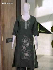 Conjunto de Kurti-Plazzo largo de algodón de alta calidad 60-60 con trabajo de hilo, lentejuelas y cuentas, a juego en color, listo para usar, para mujer. - Product Image 5