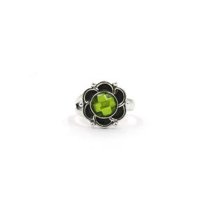 Anillo de Peridoto Hecho a Mano – Anillo con Gema Redonda de Peridoto, Corte Checker, Acabado Mate Plateado, Anillo Verde Boho, Latón - Product Image 3