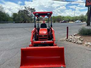 Mini-tracteur compact Kubota B26 avec chargeur et pelle rétrocaveuse pour travaux de construction et de bâtiment - Product Image 3