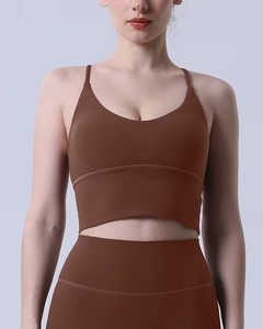 Brassière de sport athleisure pour femme, ultra douce, à bretelles géométriques, à faible impact, avec coussinets amovibles, idéale pour la danse et l'entraînement - Product Image 1
