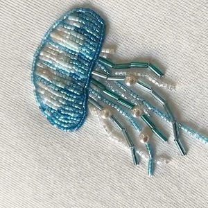 Tops Tradicionales con Cuentas y Bordado a Mano, Últimos Diseños de Tops con Cuentas y Bordes Bordados - Product Image 1