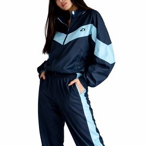 ชุดเซ็ตแจ็คเก็ตและกางเกงวอร์มกันลมสำหรับผู้หญิง OEM แฟชั่น unisex มีกระเป๋า  แบบสั่งทำพิเศษ กันน้ำ น้ำหนักเบา ระบายอากาศได้ดี เหมาะสำหรับกิจกรรมกลางแจ้ง - Product Image 6