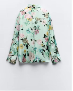 Listo para comprar: Camisa de satén floral para mujer, ideal para un look moderno y casual, al mejor precio de venta. - Product Image 5